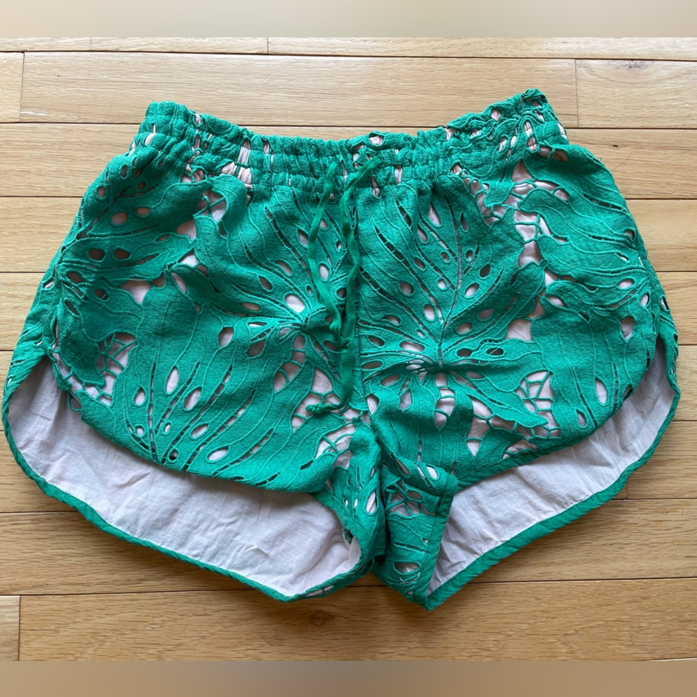 Judith March pink and Green Leaf Patterned Women's Shorts in size small